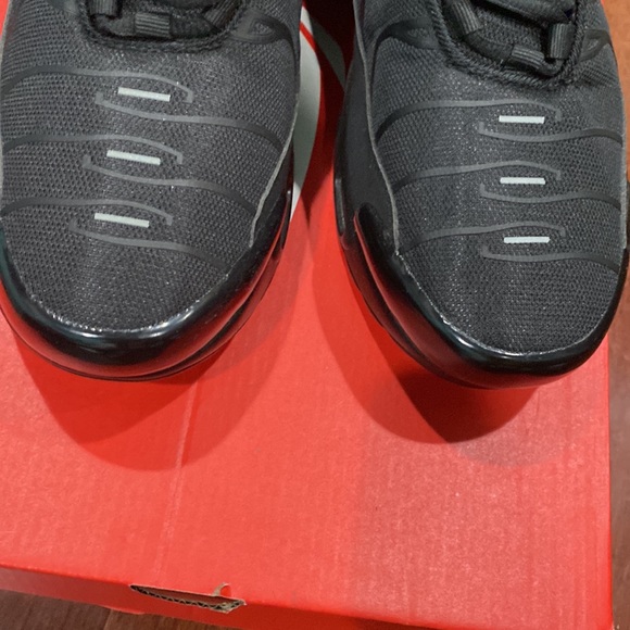 Mens sneakers NWOT. Size 11 Black - Picture 5 of 6